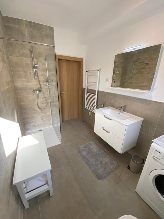 Apartment Lucie - NEU, direkt am Meer und mit Strandzugang!!! Plomin Exterior foto