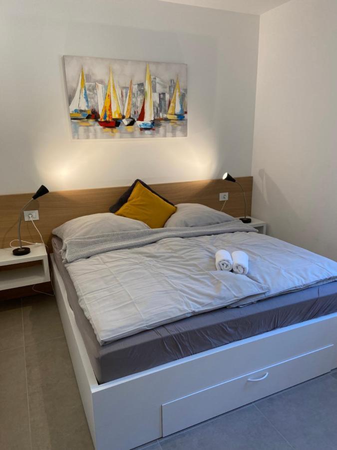 Apartment Lucie - NEU, direkt am Meer und mit Strandzugang!!! Plomin Exterior foto