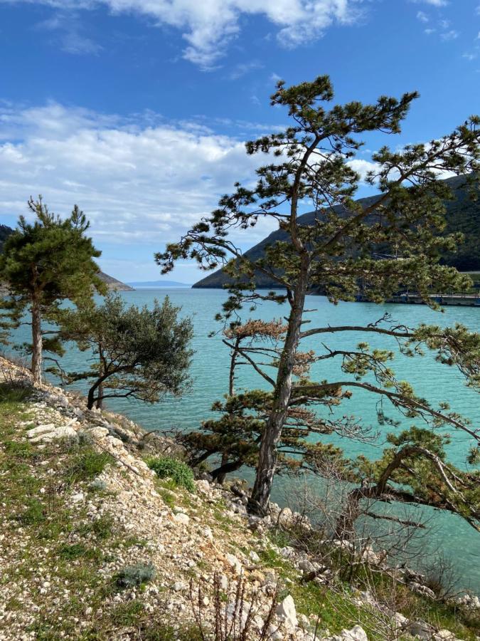 Apartment Lucie - NEU, direkt am Meer und mit Strandzugang!!! Plomin Exterior foto