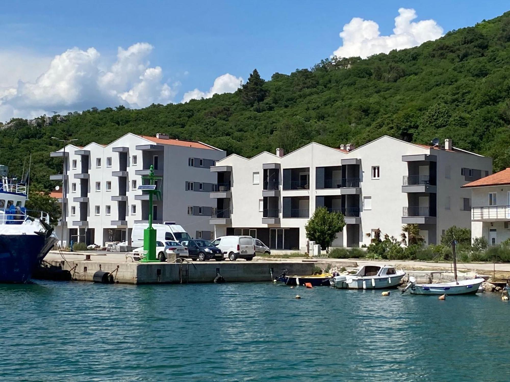 Apartment Lucie - NEU, direkt am Meer und mit Strandzugang!!! Plomin Exterior foto